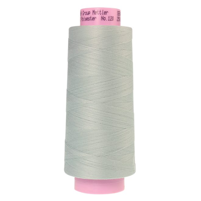 Amann Mettler Seracor in der Farbe Luster auf der 2500m Kone. Seracor ist der Allesnäher unter den Overlock-Garnen!