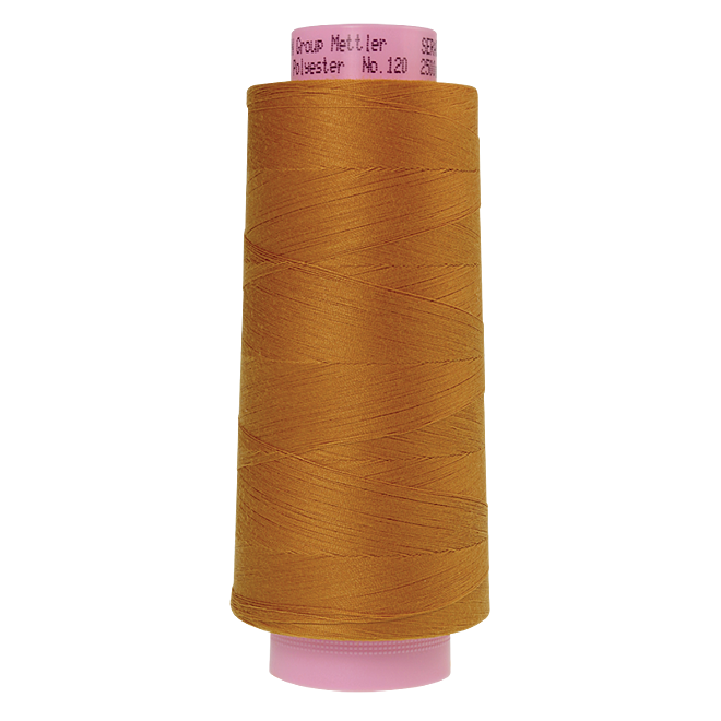 Amann Mettler Seracor in der Farbe Palomino auf der 2500m Kone. Seracor ist der Allesnäher unter den Overlock-Garnen!